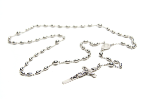 “SilverRosary.png” by Aprilwine is licensed under CC BY-SA 3.0 Image showing a rosary