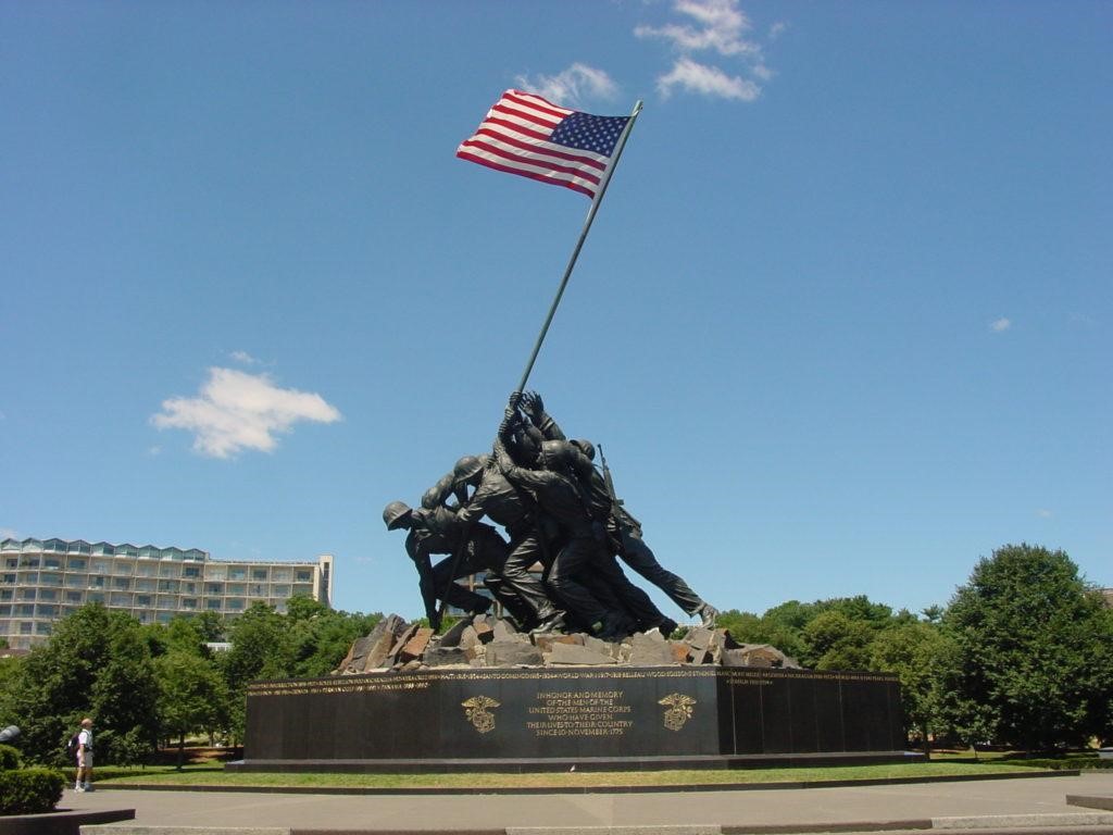Statue of US Marines raising flag a la Iwo Jima