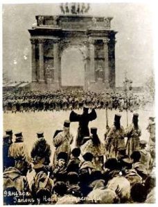 Crowd facing armed soldiers in Moscow, an event that led to the Revolution of 1905, in Russia