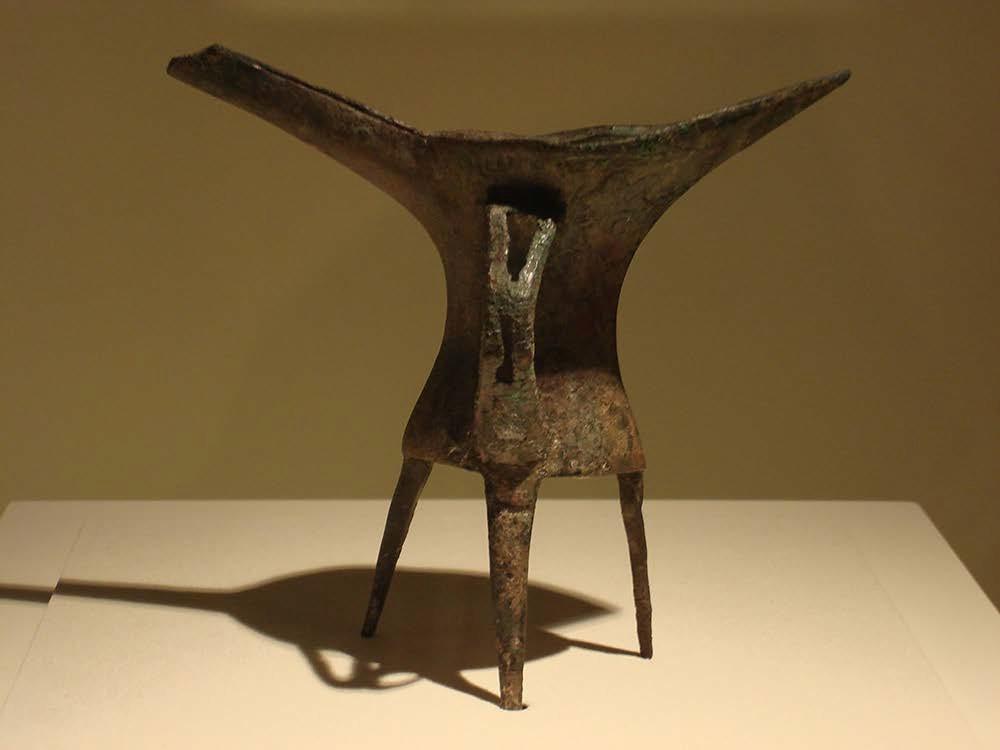 Bronze ritual vessel for heating and drinking wine found at Erlitou