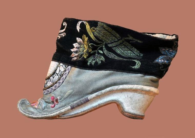 Silk slipper for a bound foot, dating to a later Chinese dynasty