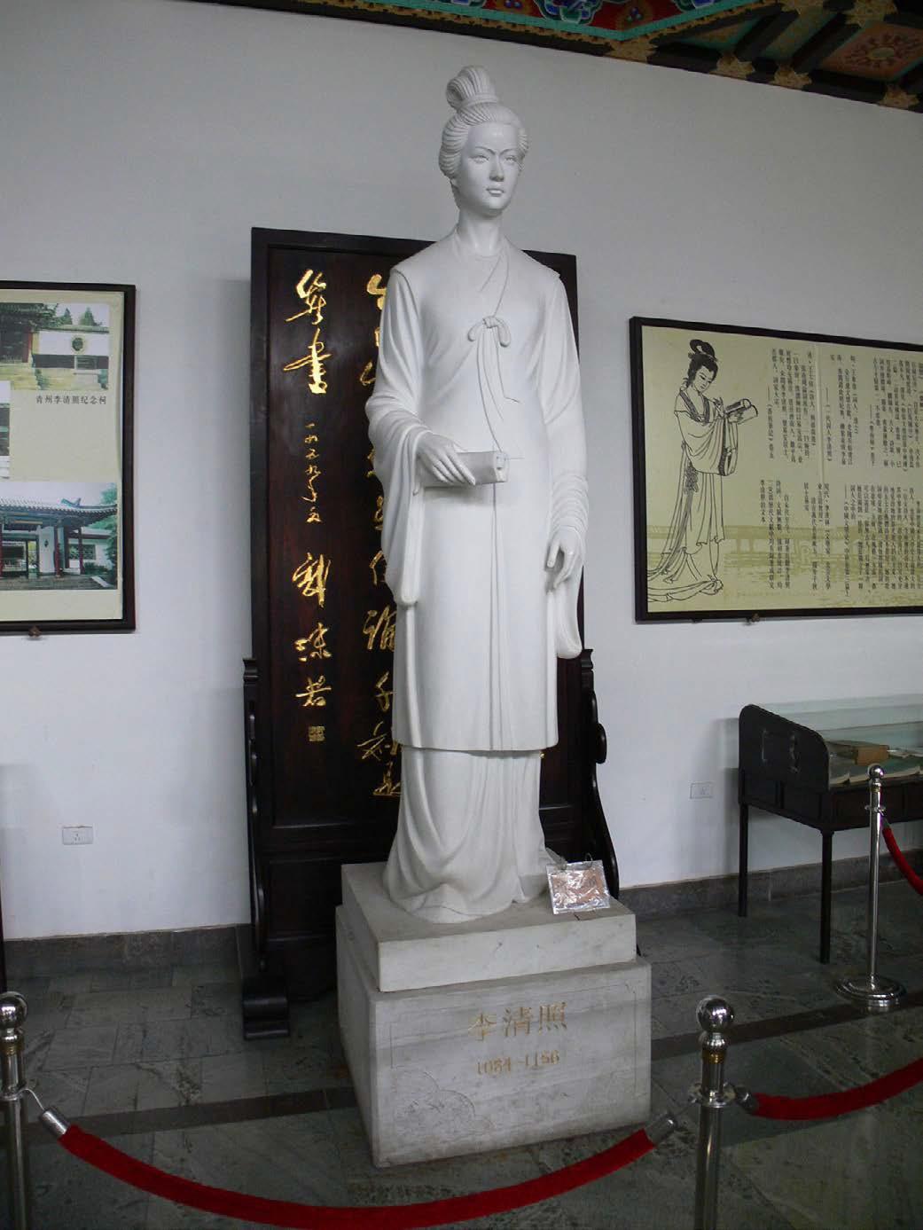 A modern statue of Li Qingzhao placed in a museum built in her honor