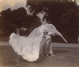 Black and white photo of Louis Fuller dancing.