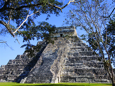 A photograph shows El Castillo, a stepped pyramid with a set of wide stone steps.